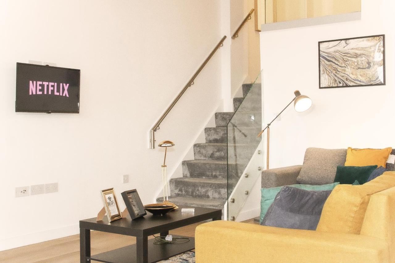 Modern Luxury Serviced Duplex Apartments By Repose- 150 Metro Court, West Bromwich Eksteriør billede