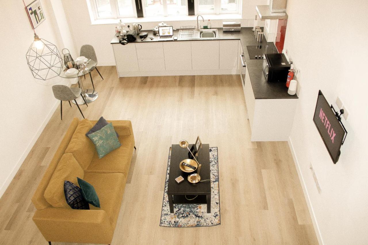 Modern Luxury Serviced Duplex Apartments By Repose- 150 Metro Court, West Bromwich Eksteriør billede