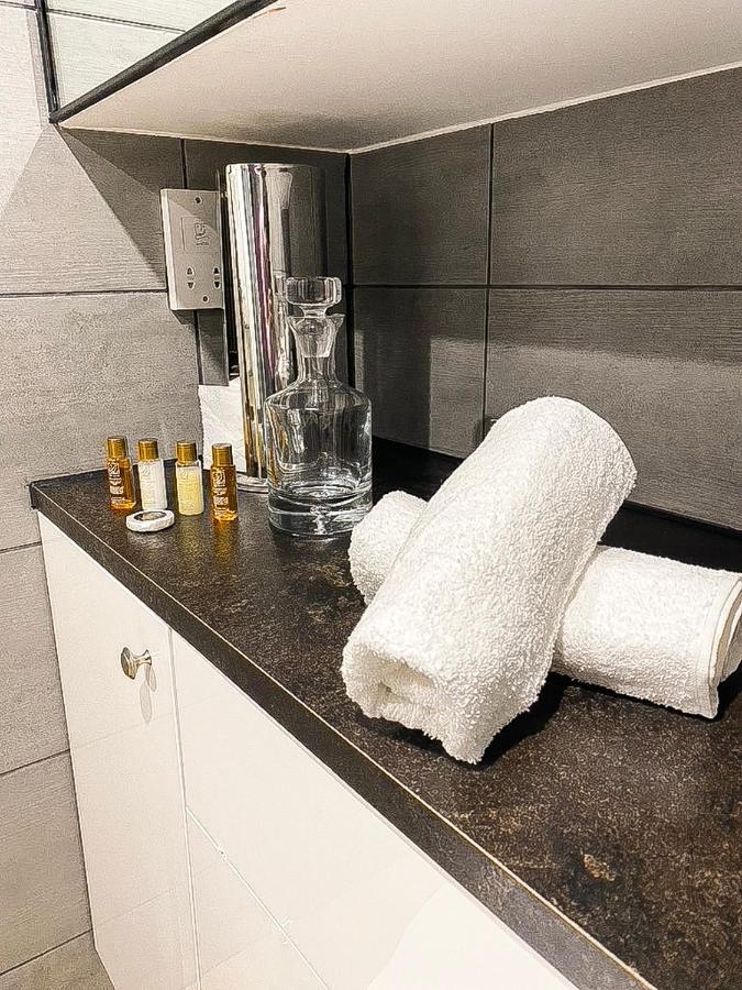 Modern Luxury Serviced Duplex Apartments By Repose- 150 Metro Court, West Bromwich Eksteriør billede