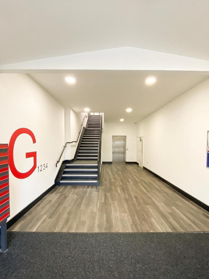 Modern Luxury Serviced Duplex Apartments By Repose- 150 Metro Court, West Bromwich Eksteriør billede
