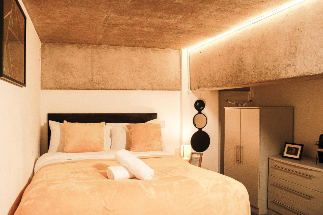 Modern Luxury Serviced Duplex Apartments By Repose- 150 Metro Court, West Bromwich Eksteriør billede