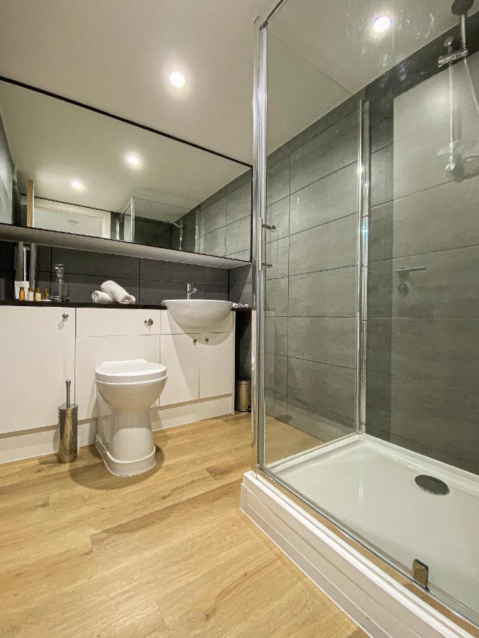 Modern Luxury Serviced Duplex Apartments By Repose- 150 Metro Court, West Bromwich Eksteriør billede