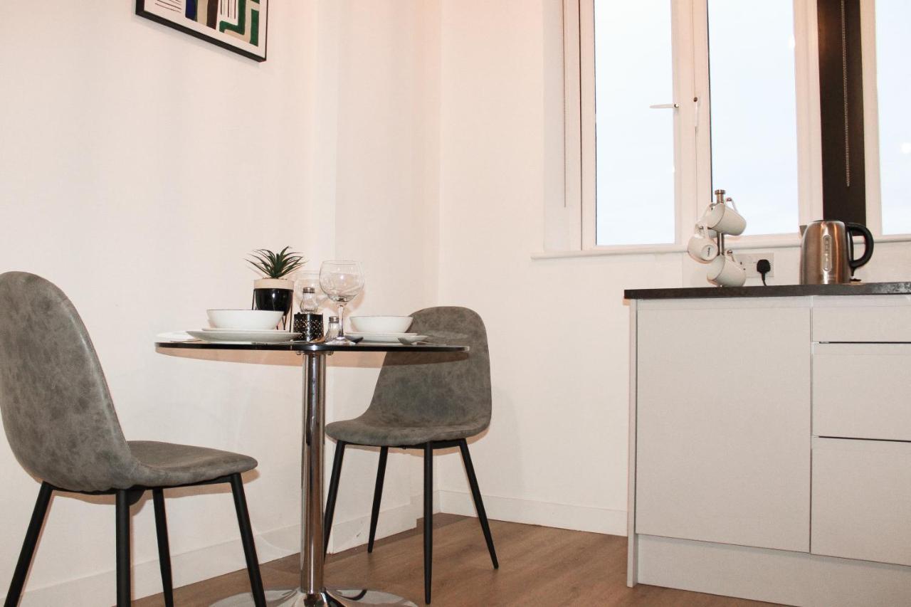 Modern Luxury Serviced Duplex Apartments By Repose- 150 Metro Court, West Bromwich Eksteriør billede