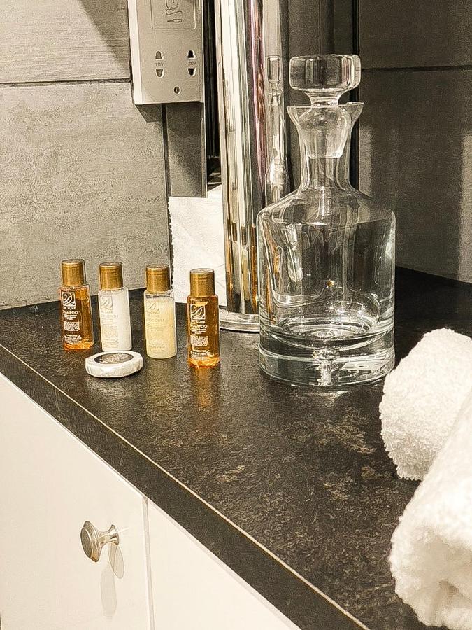Modern Luxury Serviced Duplex Apartments By Repose- 150 Metro Court, West Bromwich Eksteriør billede