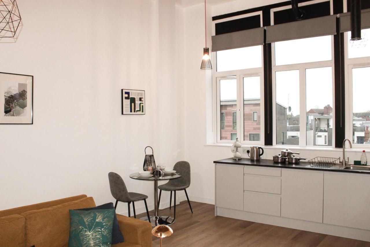 Modern Luxury Serviced Duplex Apartments By Repose- 150 Metro Court, West Bromwich Eksteriør billede